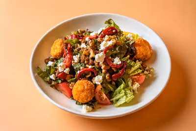 Salad with goat cheese