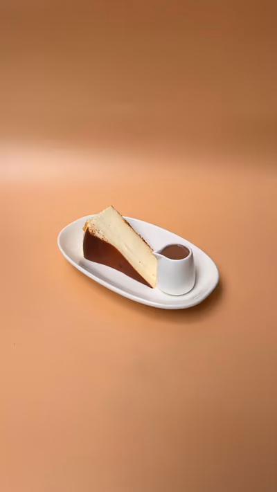 Basque cheesecake with chocolate | berry sauce