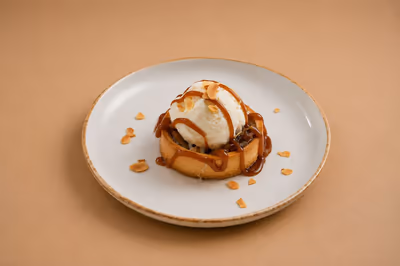 Pear tart with ice cream